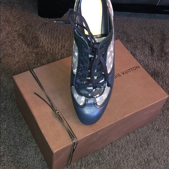 Louis Vuitton Sneakers - Picture 2 of 5